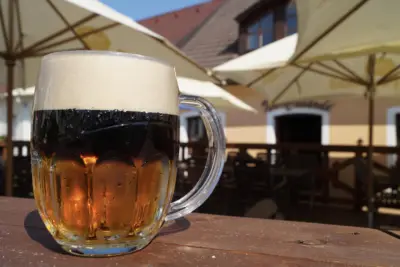 Natočené pivo na terásce